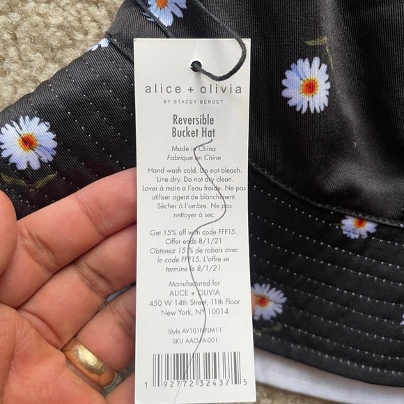 Alice &‎ Olivia X Fabfitfun Reversible Bucket Hat - Picture 4 of 7